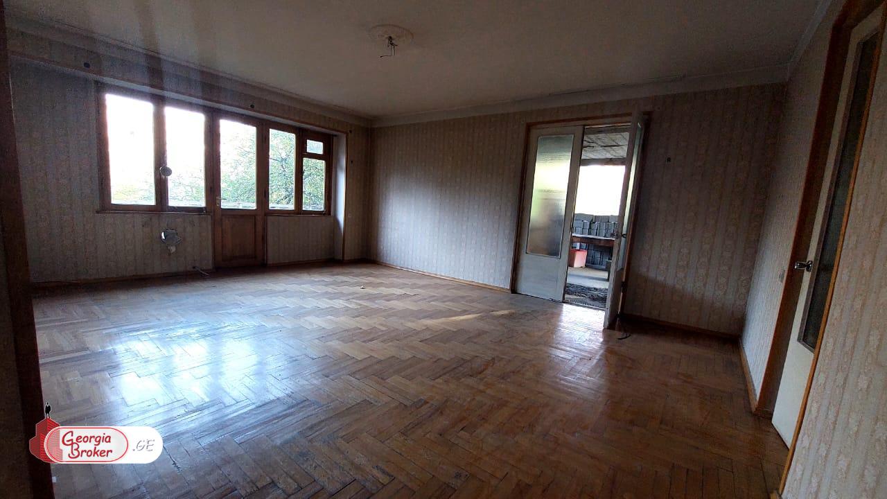 old repaired 6-room apartment for sale